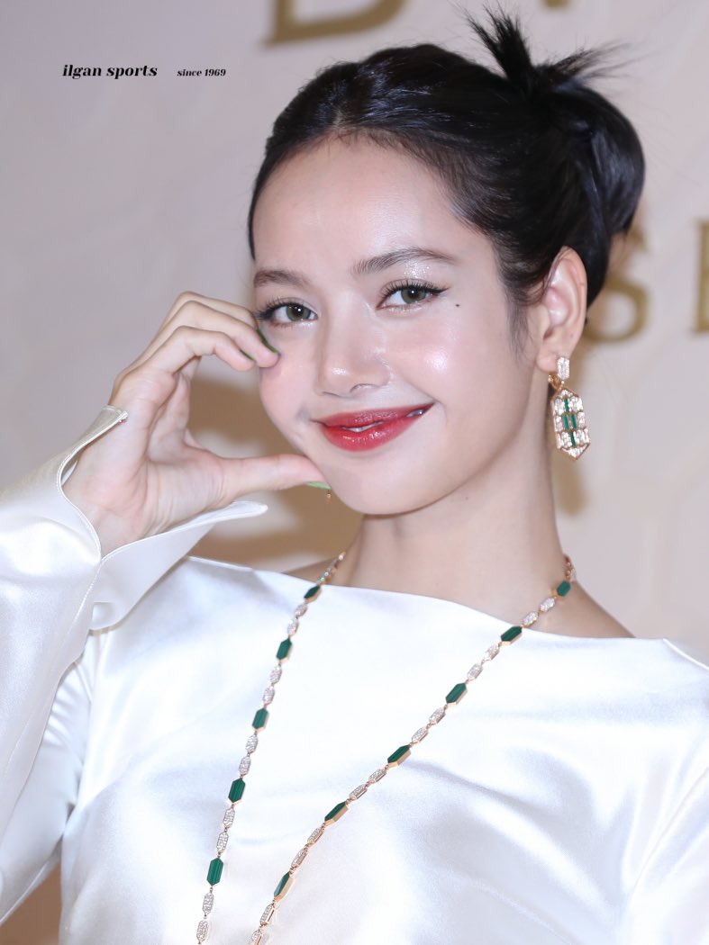 BPINKLATINO's tweet photo. @BLACKPINK 📸 #LISA en el evento de  BVLGARI Serpenti en Seúl!

LALISA BULGARI SERPENTI
#LISAatSerpentiExhibition #LISAxBulgariSerpenti75 #LISAXBVLGARI @BLACKPINK https://t.co/FxkjMBSaam
