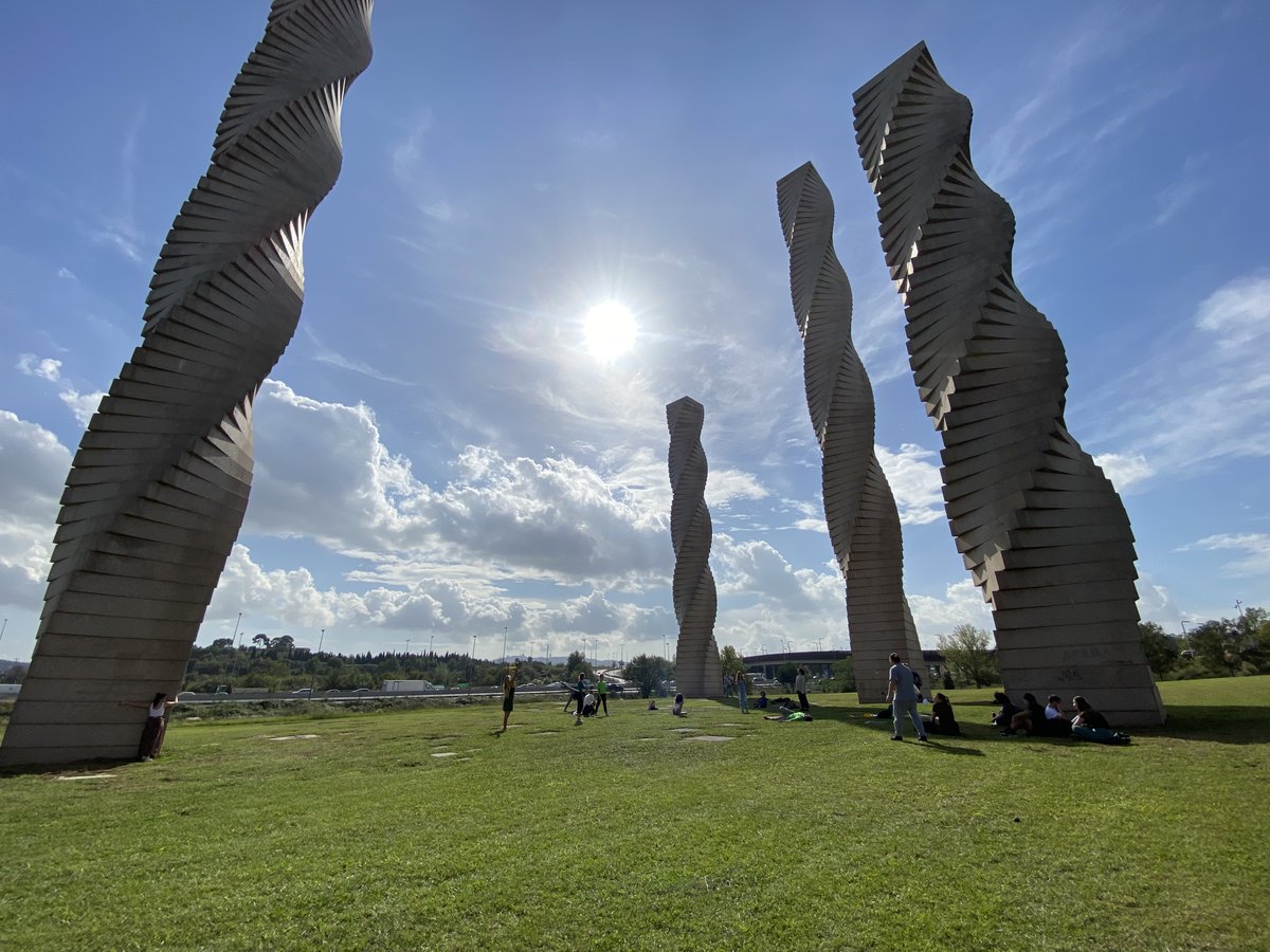 La #UAB mejora 29 posiciones respecto a la edición anterior del QS World University Rankings (<a href="/TopUnis/">QS Top Universities</a>) y se sitúa en la posición mundial 149 y como 1ª de todo el Estado.

➡ uab.cat/web/sala-de-pr…

<a href="/TopUnis/">QS Top Universities</a>