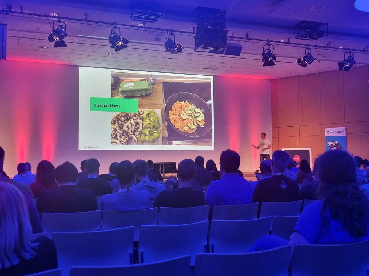 Ina Einemann (@ieinemann) on Twitter photo Weiter geht's mit der Metapher Küche und Kochen zum Thema technische Schulden von <a href="/WesselbaumA/">Aleksej Wesselbaum</a> #dwx23 Weiter geht's mit der Metapher Küche und Kochen zum Thema technische Schulden von <a href="/WesselbaumA/">Aleksej Wesselbaum</a> #dwx23