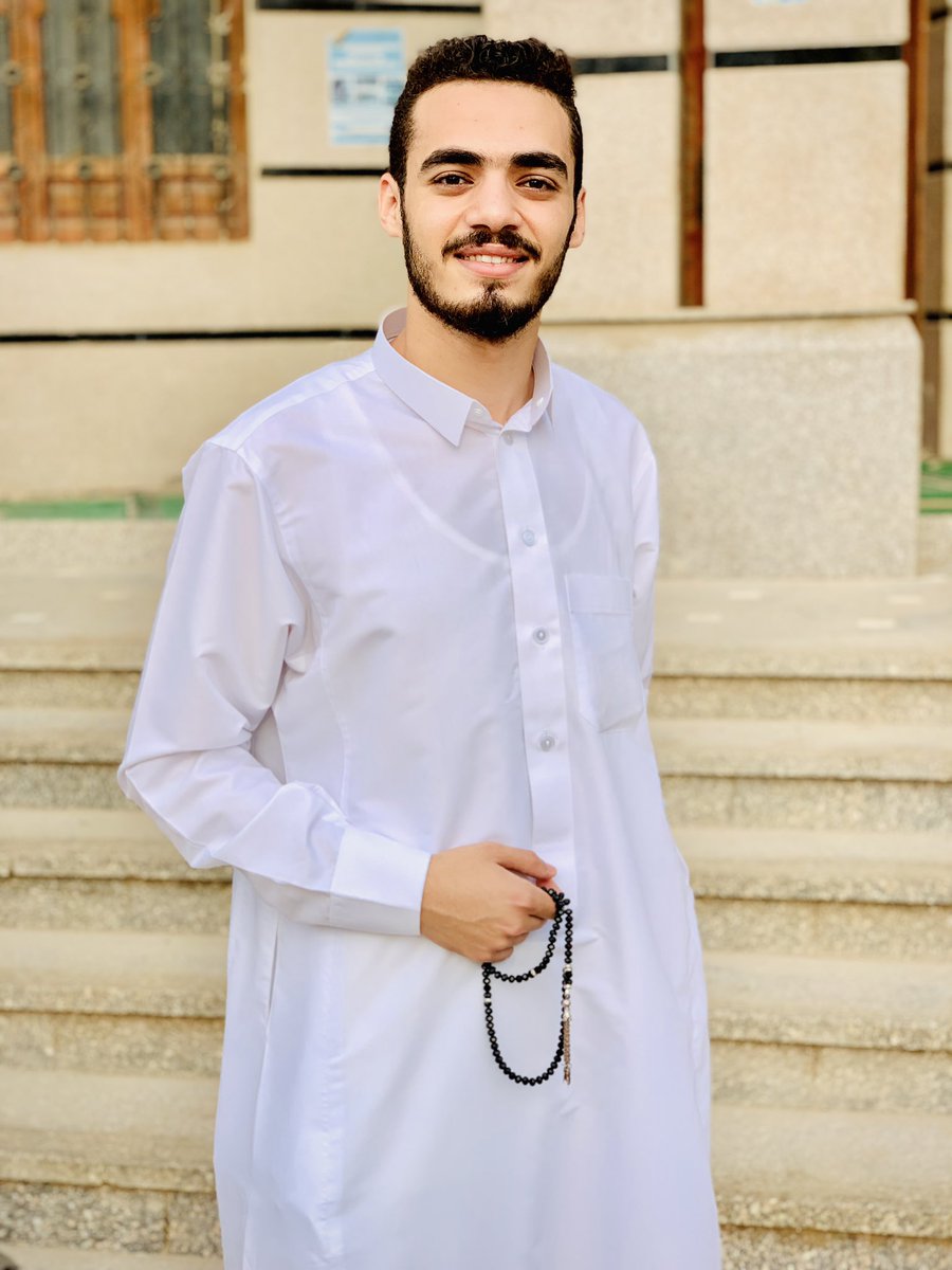 essoosama27's tweet photo. عيدكم مبارك✨🖤 https://t.co/D0wzFOKqA7
