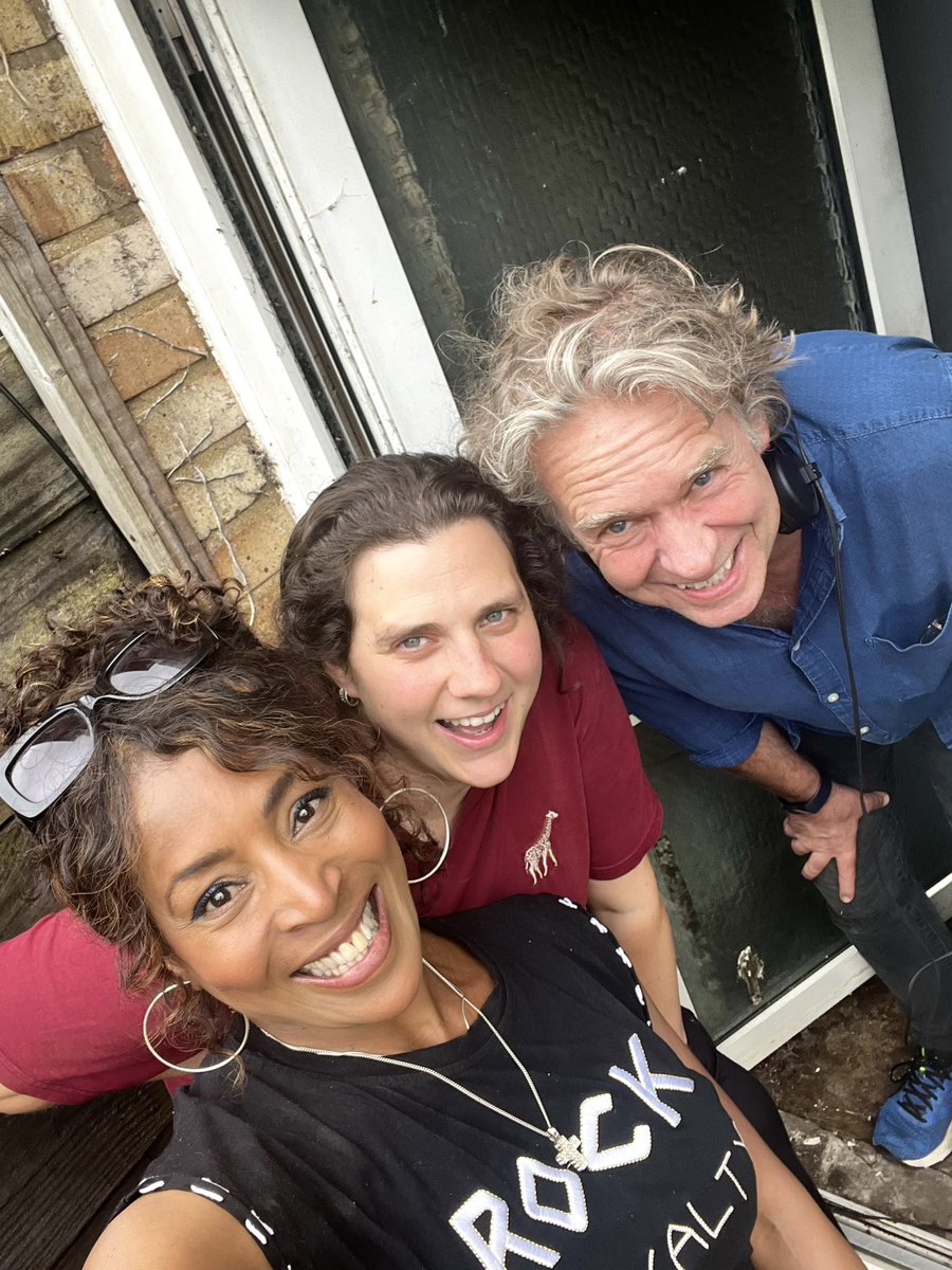 jacquijdesigns's tweet photo. Even though todays property snoop for #homesunderthehammer @bbcone was a tough one, these two gorgeousness’s made it fabulous! @eleanor_grimshaw @mrjezcam #renovation #doerupper #housetohome #cambridgeshire 💋 https://t.co/c8vLqXX8BA