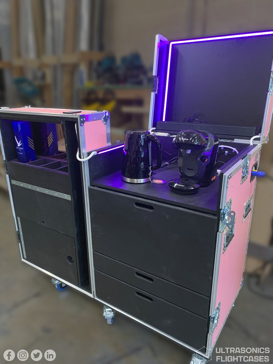 ultrasonicscase's tweet image. Here are some cases that utilise LED lights! 🤩
Hopefully this brightens your day a little bit! 
👇👇
Drop us a DM or an email to enquire and get your bespoke case quoted today!
📩info@ultrasonicscases.co.uk
💻ultrasonicscases.co.uk
#xbox #led #ledsetup #tourcase #flightcase