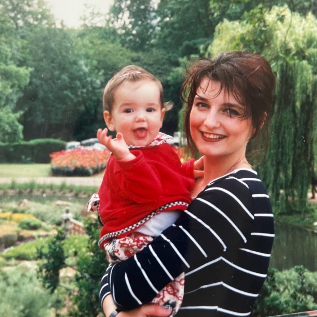 Happy Birthday Mama!!! My protector!!! The most glamorous woman I know ✨I love you ❤️❤️❤️❤️ #anesalipa