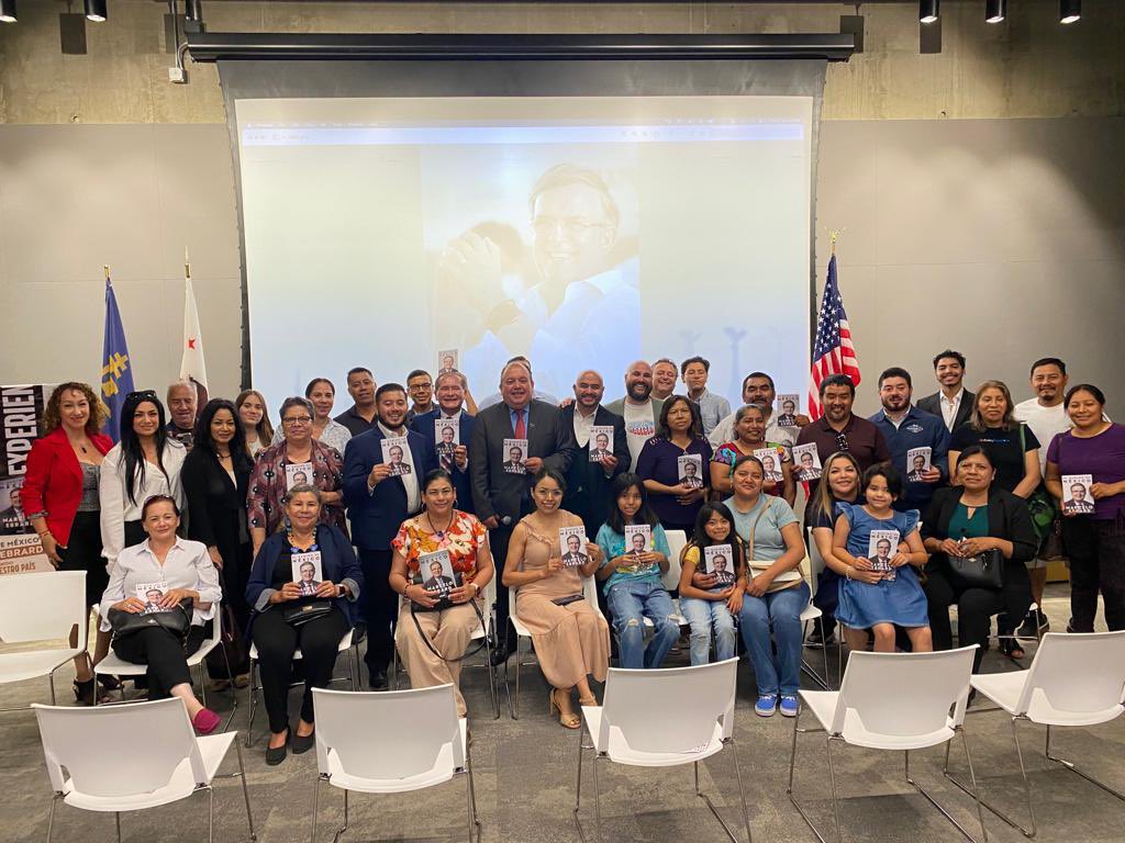 ___mariotorres's tweet photo. Nuestra comunidad mexicana en San Bernardino y Riverside California más unida y comprometida que nunca.

Apoyado por nuestro amigo el líder activista Fernando Guzmán, originario de Zacapu Michoacán.

La comunidad mexicana en San Bernardino y Riverside County  comprometida y unida para apoyar a Fernando.

Martes 28 de Junio 6:30pm
Riverside, California USA

Apertura del capítulo MEC Mexicanos
San Bernardino/ Riverside California 
Porqué Marcelo? 

Los migrantes mexicanos y mexicanas, los estudiantes, los sindicatos de maestros, los campesinos, los ganaderos, los ingenieros militares, los médicos militares y el sector Salud en México estamos con nuestro canciller Marcelo Ebrard. El hombre que ha estado ahí en grandes eventos de emergencia nacional… terremoto de 1985 en CdMX, los Acuerdos de paz del levantamiento zapatista en Chiapas en 1993, el seguimiento y finalización de los proyectos que dejó AMLO como plan cuando fueron Jefes de gobierno ambos (2000-2006 AMLO y 2006-2012 Marcelo), la tipificación del feminicidio en 2008 en CDMX, la implementación de los vagones del Metro Rosa en 2008, la ley para la interrupción segura del embarazo en 2009 en CDMX, el programa de becas PrepaSí en 2008 para que millones de jóvenes tuviesen dinero para acabar su prepa en CDMX, resolvió el problema con Trump cuando AMLO asumió la presidencia en 2018-2019, buscó y compró vacunas contra el COVID por todo el mundo durante la pandemia en 2019-2021, convenció a TESLA para que se instalara en Mexico en 2023, convenció a laboratorios de Medio Oriente y la India para que México avance en temas de tecnologías de Salud contra el cáncer. 

Es el hombre que quiere eliminar la pobreza extrema en México y quiere que la clase media seamos la mayoría en nuestro país. 

#AMLO4T #México4T
#FamiliasBinacionales #Mexicanos #Mexicanas #ComunidadMigrante #ComunidadBinacional