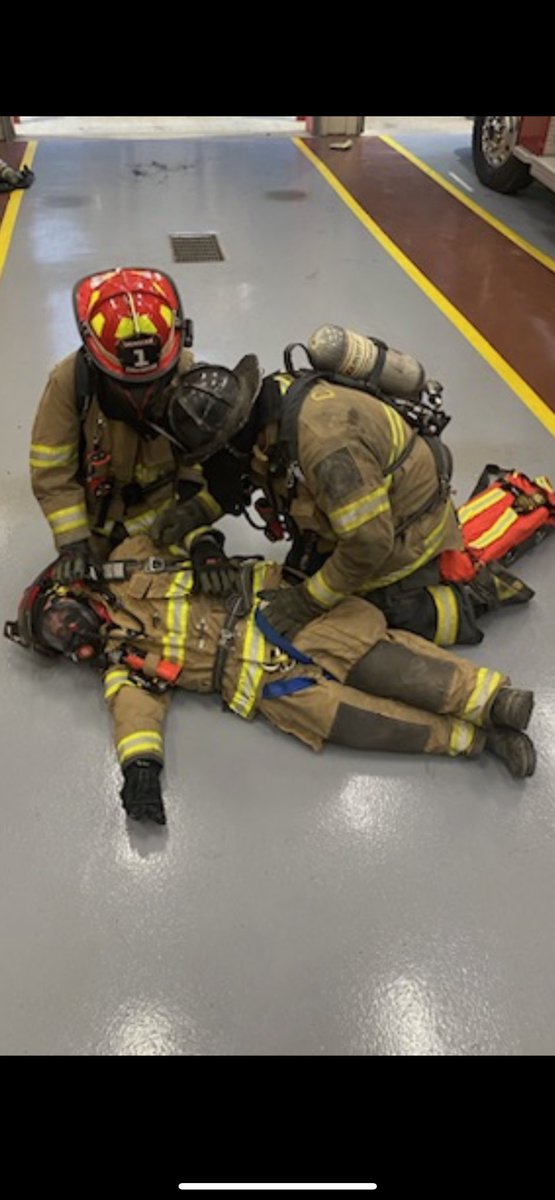 ClendeninFire's tweet photo. #clendeninfire meets each Tuesday to check equipment, have meetings, and train our members on perishable skills. Last nights training drill was taught by Assistant Chief Mitchell and consisted of RIT operations, firefighter survival, and CPR on a downed firefighter. https://t.co/ZSaDDlqxuB