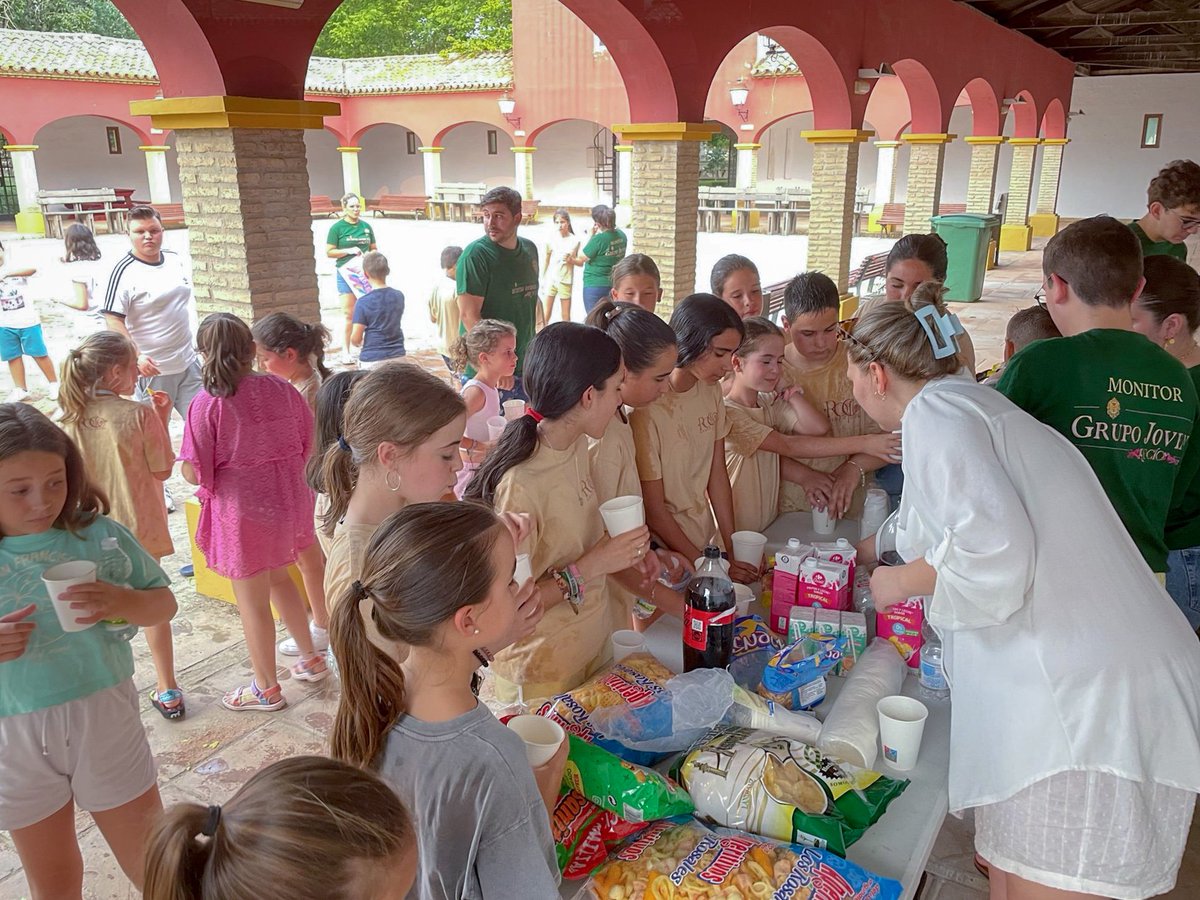 hdadmatrizrocio's tweet photo. GRUPO JOVEN | Ayer disfrutamos con los pequeños del Grupo Joven de una merienda fin de curso.

💦 Realizamos diversos juegos acuáticos y el Delegado de Juventud, Javier Giménez, hizo entrega de unos diplomas.

🏖 ¡Os deseamos unas felices vacaciones! https://t.co/B3ifkZLdMm