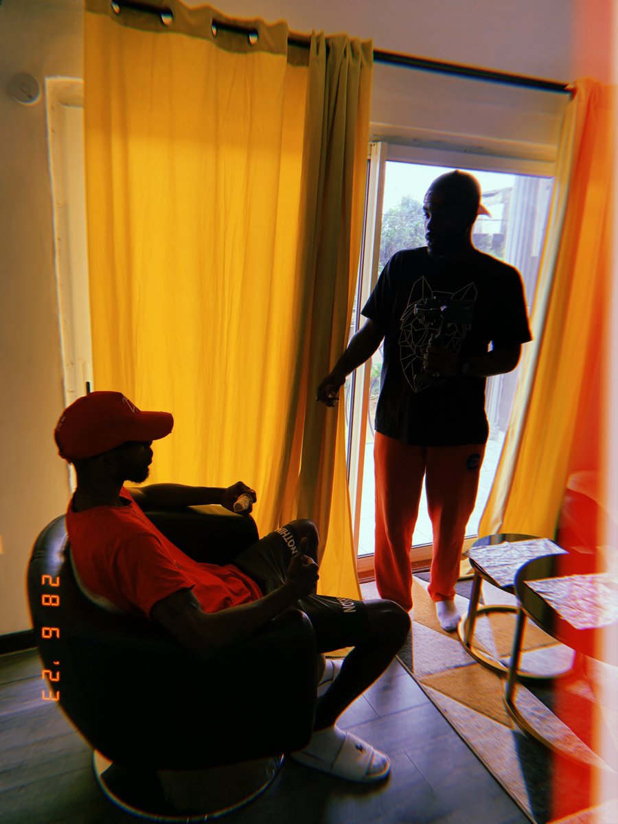DarealBlueMagic's tweet photo. Already working. 
#LeCooloir 🟥🇨🇲🌍 x 2:37 à Yaoundé - Jour j-1. 
Le baume François est à Douala. #ZorWay 

https://t.co/oRsS7iwXsy https://t.co/sgVR3yQu6u