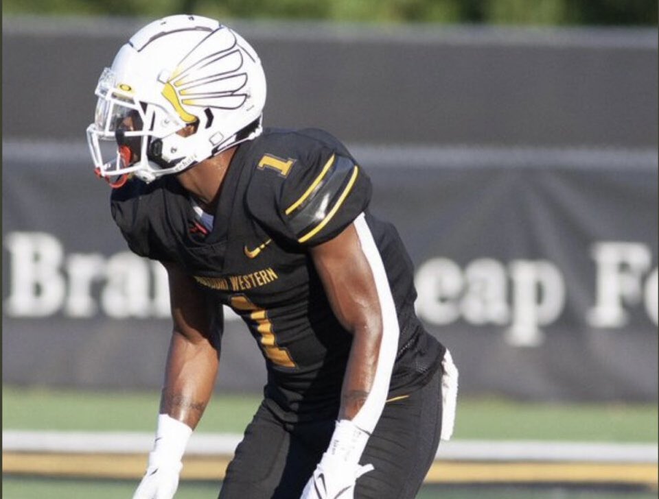 #AGTG After a great talk with <a href="/EcoachJ/">Erik Johnson</a> I am beyond blessed to receive my first offer from Missouri Western State!