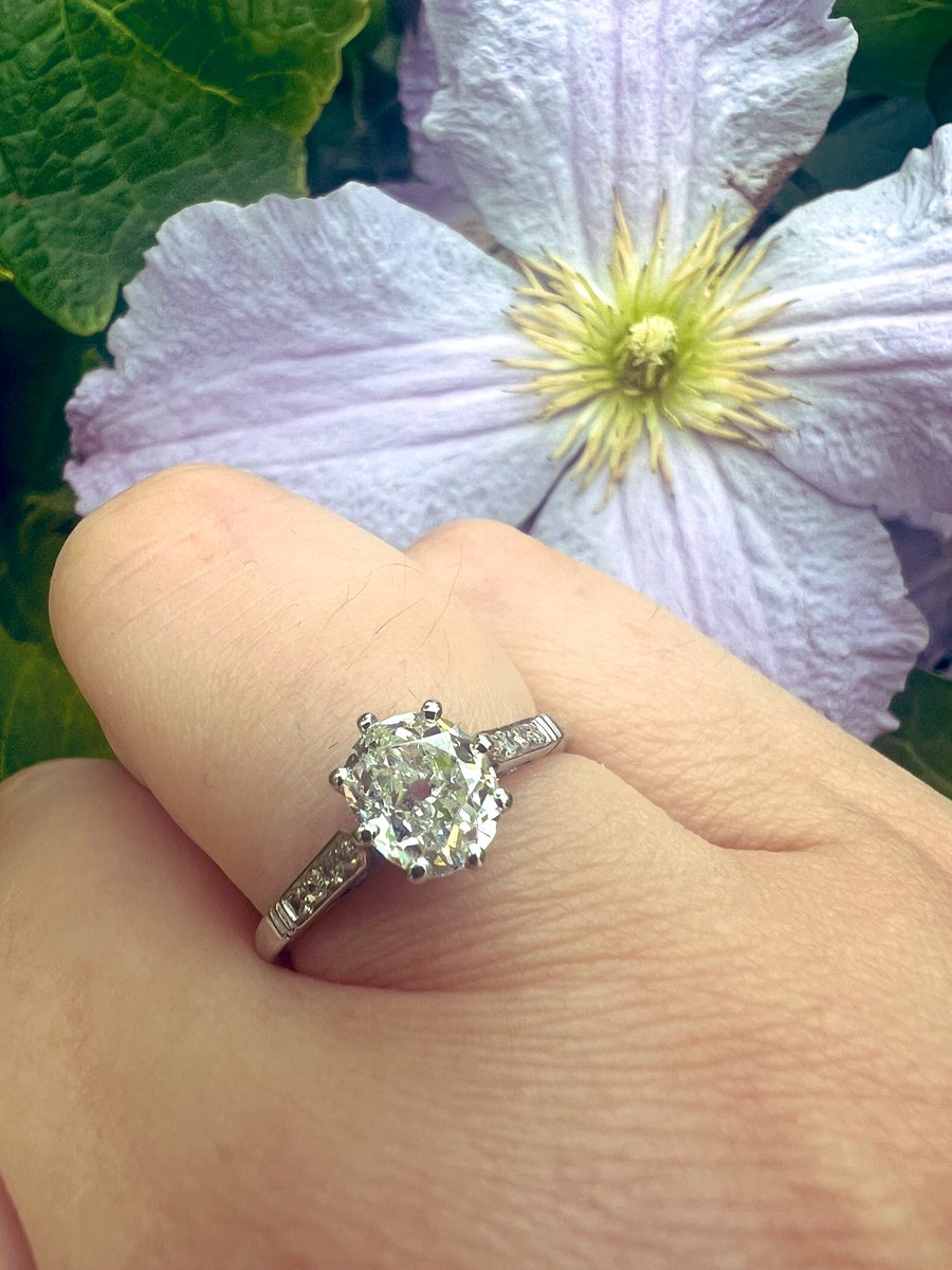 MelissaLeePat's tweet photo. A sensational solitaire with a sentimental story - I can’t wait to tell you more! Coming soon to the @hansonsstaffs jewellery, silver and watch auction on July 7! Catalogue coming soon… #finejewellery #royalconnnection #diamondring https://t.co/HBfegDKOLF