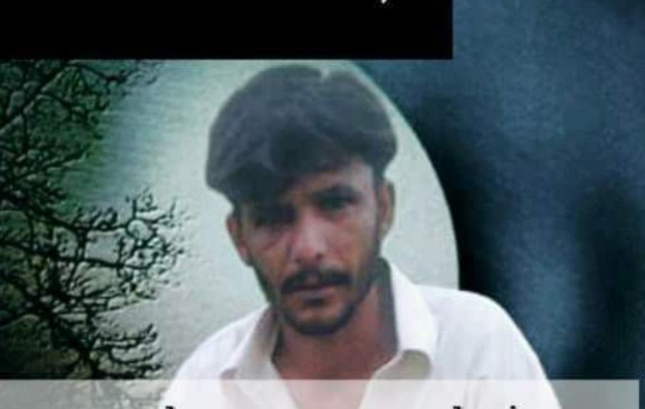 Baloch_Thinker's tweet photo. خالد نواب تگاپی 2013 سے خاران شہر سے جبری گمشدگی کے شکار ہے جس کے بازیابی کے لئے اس کی والدہ ہر لمحہ ترس رہی ہے مگر افسوس کی بات ہے سوشل میڈیا ایکٹوسٹ اور انسانی حقوق کے چمپئن اس حوالے سے خاموش ہیں۔  #ReleaseKhalidNawabTagapi @ImaanZHazir  @DrJalalBaloch1  @ImAsgharBaloch https://t.co/iPYoyun9wf