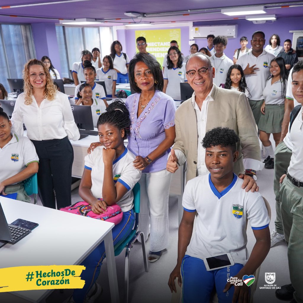 TICAlcaldiaCali's tweet photo. ¡Institución educativa luce digital!🤖

‘Carlos Holguín Mallarino, sede El Retiro’ hace parte de las instituciones educativas que gozan de un Laboratorio de Innovación Digital. 

¡Aquí fotos de su inauguración! 

📸🤳

#HechosDeCorazón https://t.co/xrVPs0Ko4e
