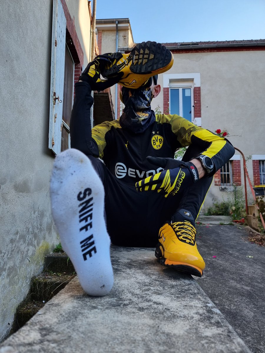 StillAskutasu's tweet photo. Allez, stop te croire intouchable, admets que je te suis supérieur! 

@sk8erboy_com @Secteurx_Paris 
#kiffeurtn #kiffeur #smelly #sox #sk8er #sk8erboy #sneaxn #sneaker #smellysox #sneakerporn #sox #sneax #sneaker #bulge #menbulge https://t.co/51uPikCPFh