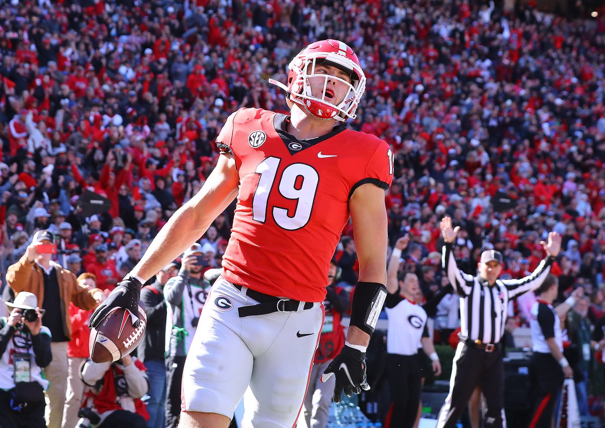 CFBReport's tweet photo. Start 
Bench 
Cut 

TE edition 

• Michael Mayer
• Kyle Pitts
• Brock Bowers https://t.co/6M5rLffhI4