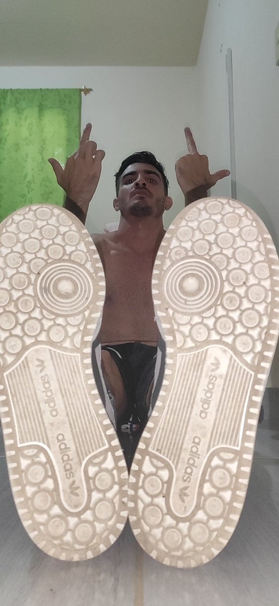 MgCashmaster's tweet photo. 🖕🖕🤳

#foot #malefoot #malefeet #footworship #footslave #footmaster #findom #finsub #feetpics #cashslave #barefeet #maleole #masterfeet #soles #boyfeetfetish #cashmaster 
@RT4Kings

@MASTER_UPDATES

@RT2AUL

@findominfluence https://t.co/je4jJfb4yM