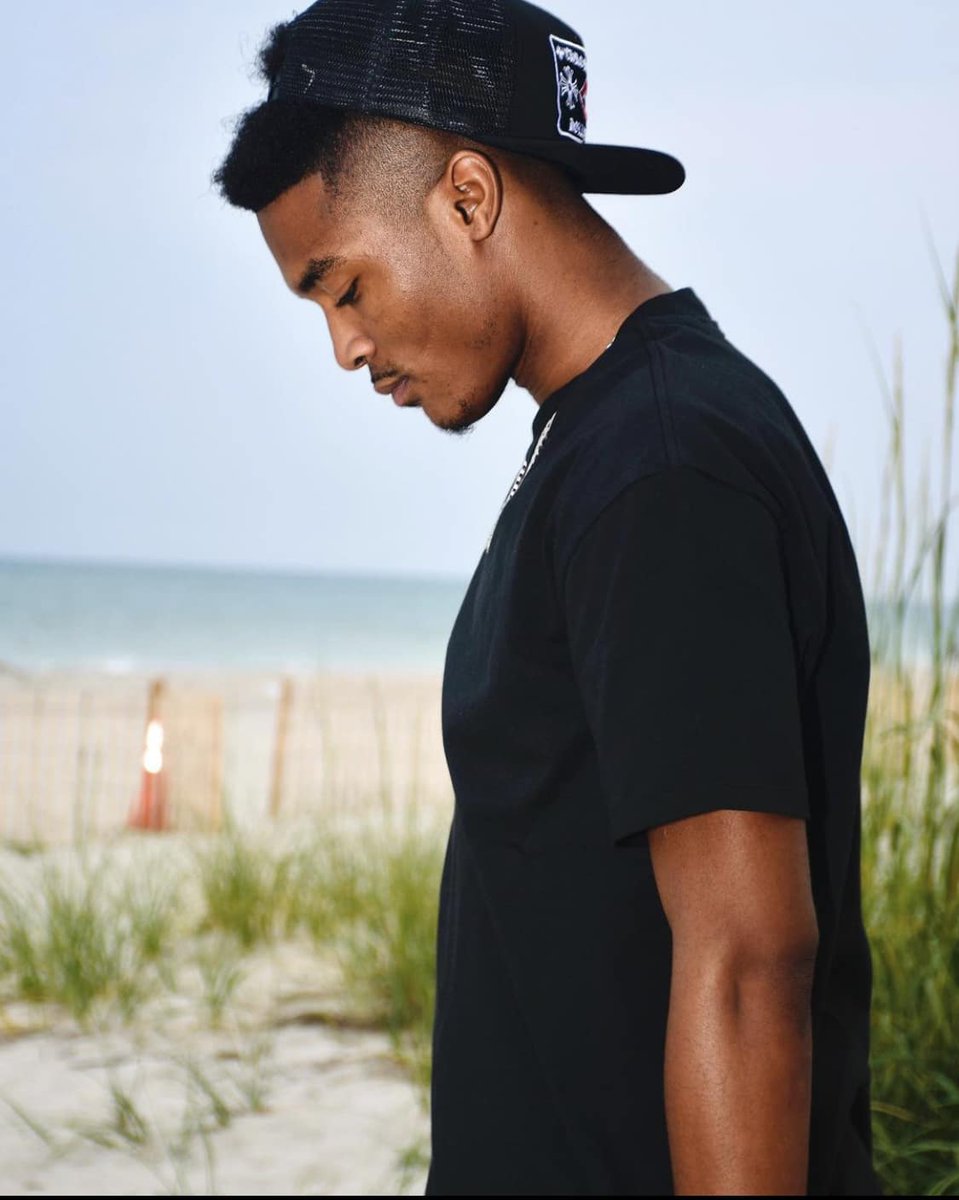 ReeseKenan's tweet photo. I lost a good friend l.n due to gun violence, He was a young talented upcoming artist 20y/o with a bright future, had acheived so many goals even had a song with boosie. Keeping his family and friends in prayer as we continue through out the week! #LLJBO
@President41baby
https://t.co/bw6pVyG9Pj