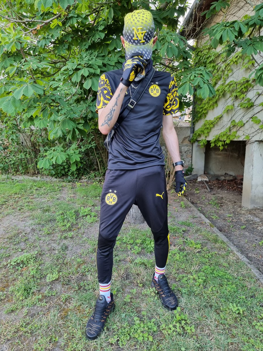 StillAskutasu's tweet photo. Who's beatiful?
@sk8erboy_com @Secteurx_Paris 
#kiffeurtn #kiffeur #smelly #sox #sk8er #sk8erboy #sneaxn #sneaker #smellysox #sneakerporn #sox #sneax #sneaker #bulge #menbulge https://t.co/iPtzeswpV0