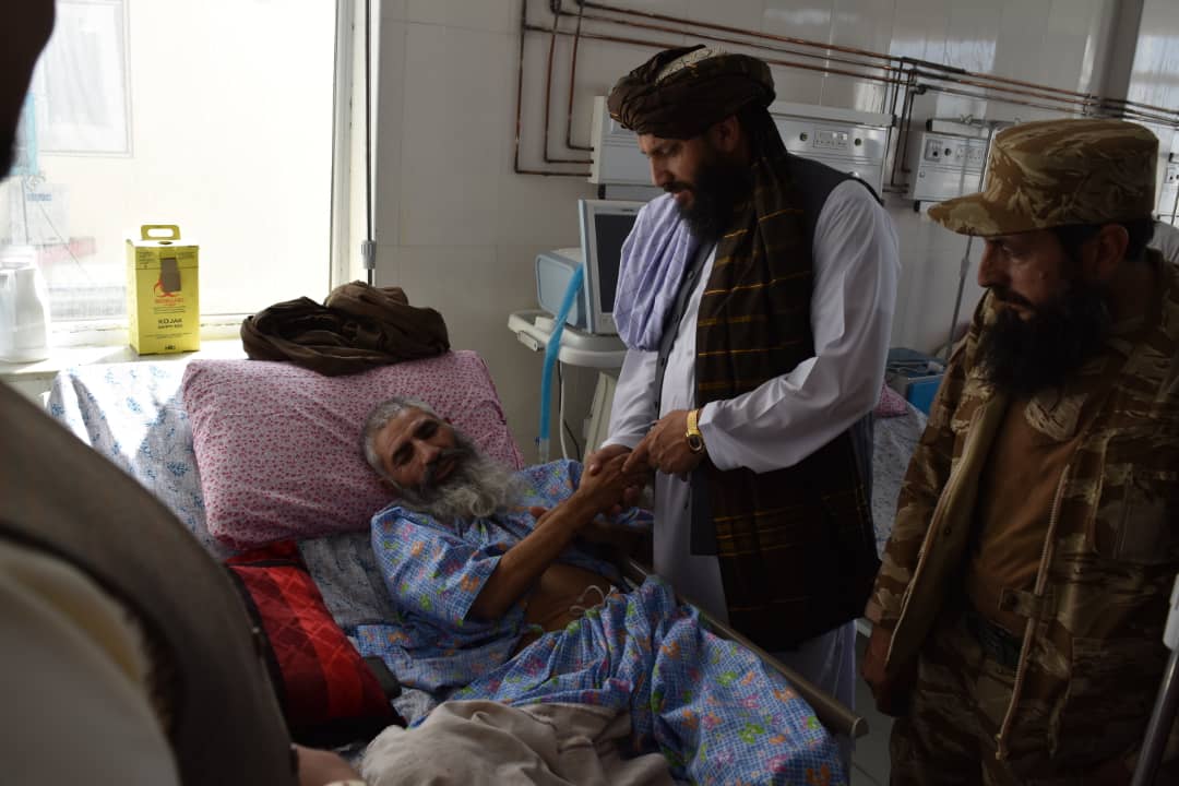 جوزجان امروز با جمع از بزرگان و مسوولین ولایت جوزجان به دشت لیلی شهر شبرغان رفته به روح پُر فتوح شهدای دشت لیلی و سایر شهدای راه آزادی وطن اتحاف دعا نموده ، برای شهدای وطن، فردوس برین و برای بازمانده ‌گان شان صبر جمیل از بارگاه خداوند بخشاینده و مهربان استدعا نمود.