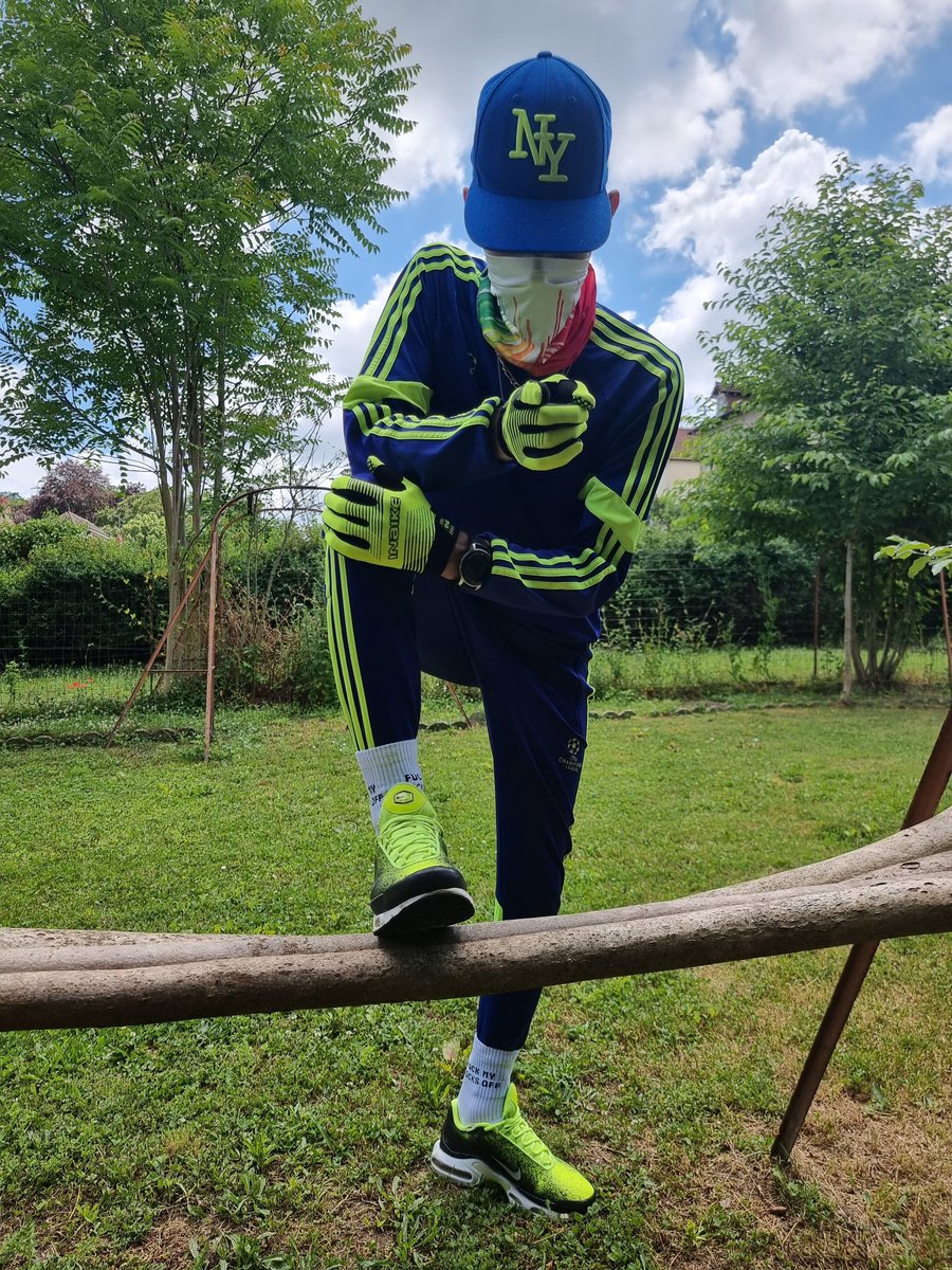 StillAskutasu's tweet photo. Je ne suis pas invincible... Encore que...

@sk8erboy_com @Secteurx_Paris 
#kiffeurtn #kiffeur #smelly #sox #sk8er #sk8erboy #sneaxn #sneaker #smellysox #sneakerporn #sox #sneax #sneaker #bulge #menbulge https://t.co/mNeWgVWLL7