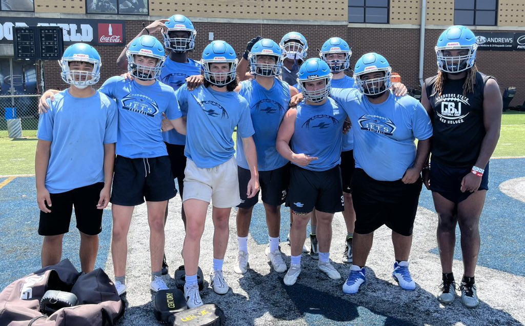 Today and Tomorrow the Jets O-Line and D-Line  are battling and putting in hard work at the Southeastern Line Camp at Clay-Chalkville High School!  #FAM1LY #HawgsandDawgs