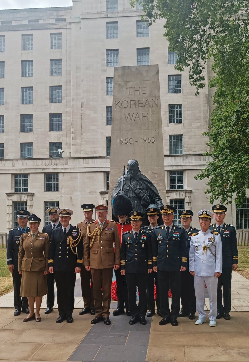 The Chief of the General Staff (@armycgs) on Twitter photo 70 years after the armistice that marked the end of the Korean War.
CGS and General Park Jeonghwan meet to remember those lost or wounded in the conflict and reaffirm the friendship between our two nations. <a href="/BritishArmy/">British Army 🇬🇧</a> <a href="/UKinKorea/">UK in Korea🇬🇧🇰🇷</a> 70 years after the armistice that marked the end of the Korean War.
CGS and General Park Jeonghwan meet to remember those lost or wounded in the conflict and reaffirm the friendship between our two nations. <a href="/BritishArmy/">British Army 🇬🇧</a> <a href="/UKinKorea/">UK in Korea🇬🇧🇰🇷</a>
