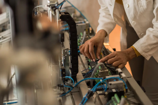 electronicsfdn's tweet photo. The responsibilities of a wire harness assembler include reading blueprints, wrapping wires, and soldering wires to connectors. Learn more on
https://t.co/TjGdRxqOXy

#CareersInElectronics #IPCEF #electronics #careers #stem #stemeducation #education #CTE #jobskills #careerteched https://t.co/FSAOGuMIBo