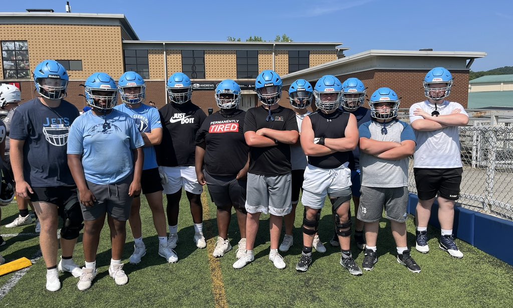 JCJetsFootball's tweet photo. Today and Tomorrow the Jets O-Line and D-Line  are battling and putting in hard work at the Southeastern Line Camp at Clay-Chalkville High School!  #FAM1LY #HawgsandDawgs https://t.co/KUmmwYIJz4