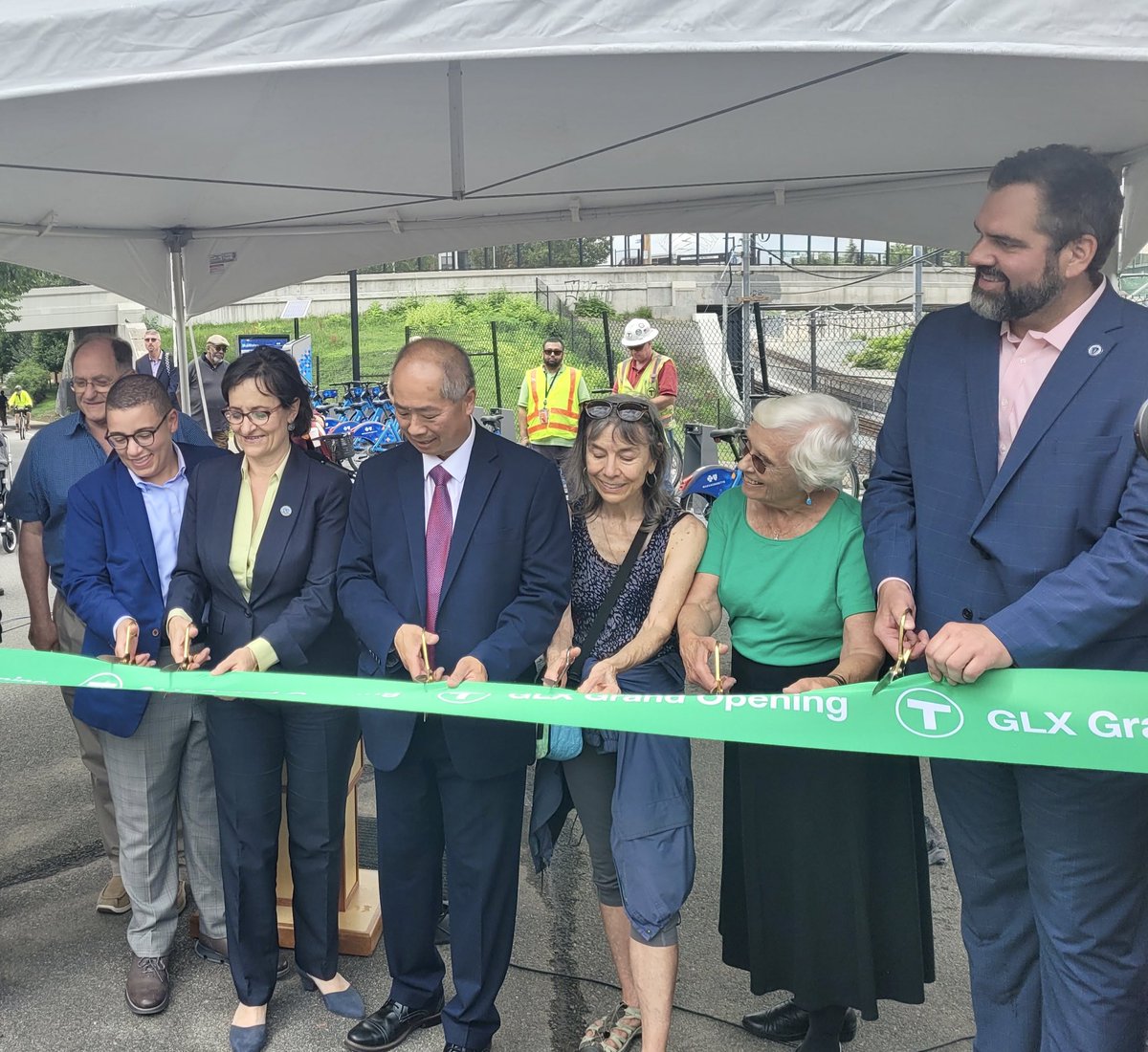 MikeConnollyMA's tweet photo. Happy, proud, and delighted to cut the ribbon on the Community Path Extension this afternoon. Thank you to everyone who worked tirelessly to bring this wonderful new amenity to the people of Somerville and Cambridge as part of the Green Line Extension project. https://t.co/Tgc6rCLbN8