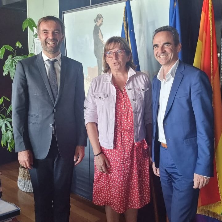 Cécile De Saint Michel tweet media