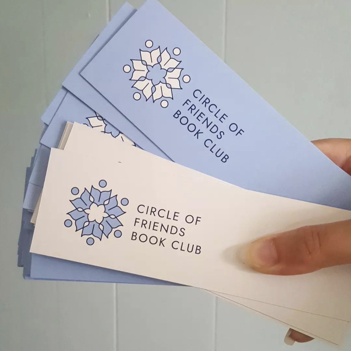 emscottdesign's tweet photo. Hella fancy book club with branded bookmarks ๐ Thanks @commercialpres !!
#printdesign #bookmarks #bookclub #hastingsontario #ptbodesigner #Peterborough #kawarthas #logos #logoinspo #logodesigner #localcreatives #humpday #bookworms #readingcommunity #designservices https://t.co/wOuEZQOTPw