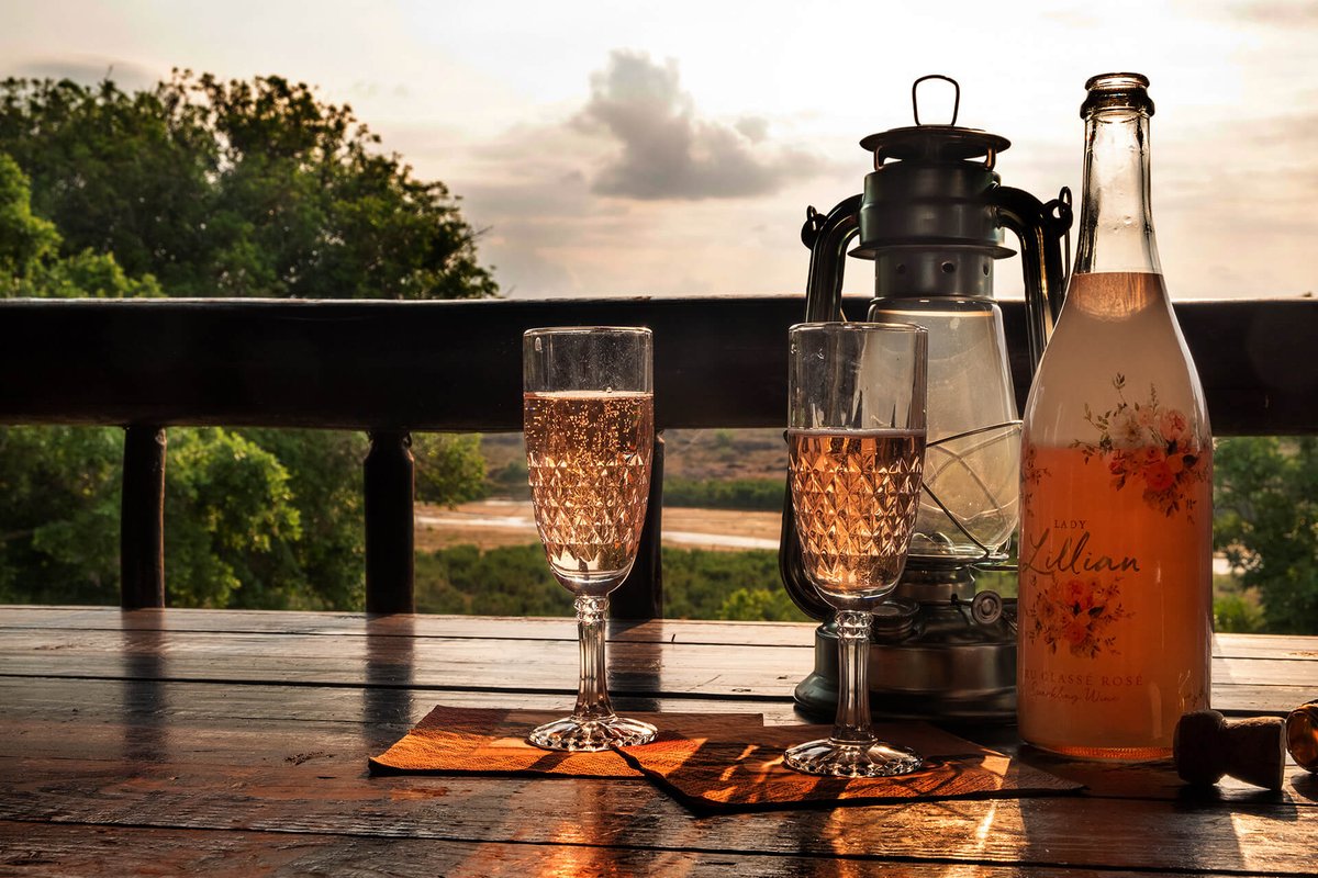 Thompsons Holidays tweet media