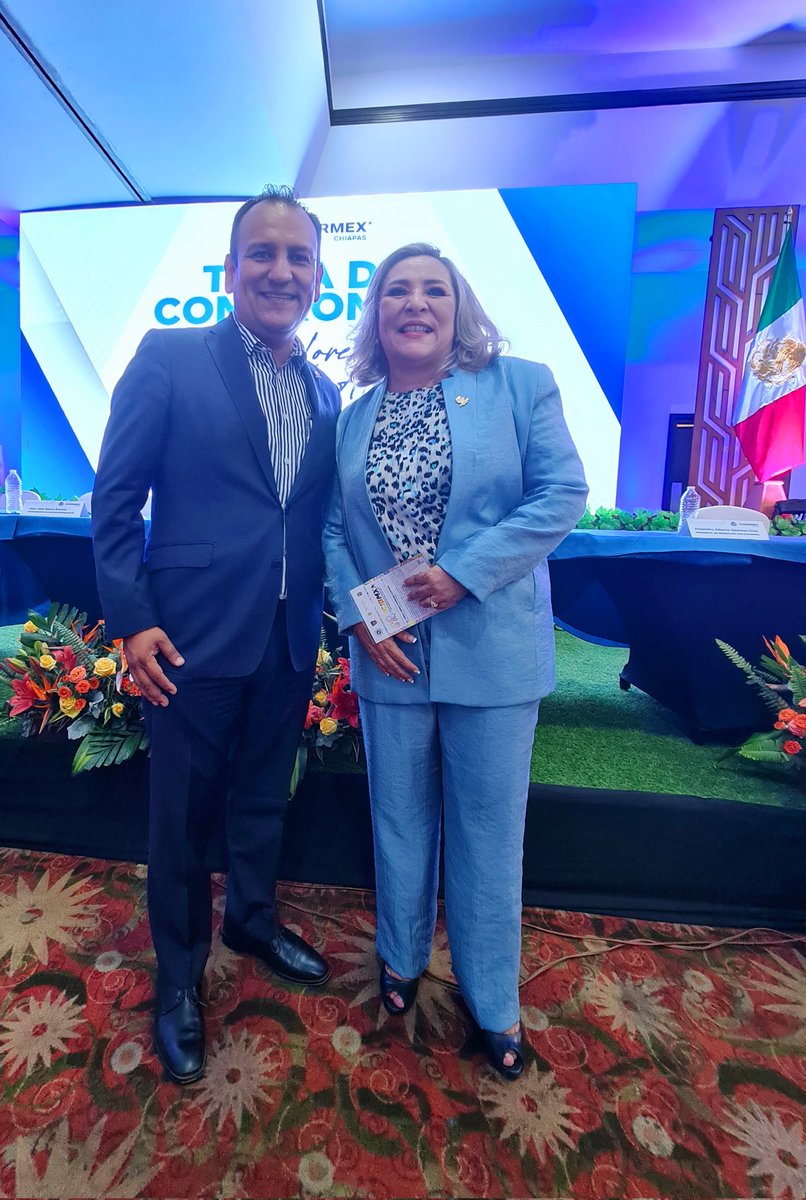 AlexSd1977's tweet photo. El mejor de los éxitos Presidenta Lorena Domiguez en su nueva encomienda al frente de @coparmexchs 

Felicidades a todo el Consejo y staff por el magnífico evento de Toma de Compromiso.

Un gusto conocer a los integrantes de su nodo ciudadano q trabaja por el bien de #Chiapas https://t.co/XkuGaWmR6g