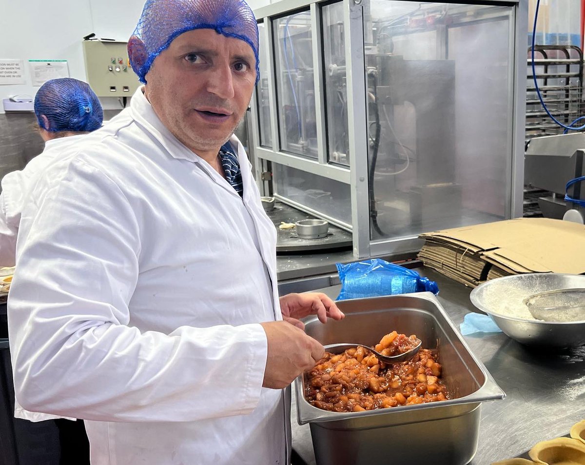 stephaniejmoon's tweet photo. Great day @YorkshireHMPies with James and the team in the kitchen #newdevelopment #newpie #yorkshireproduce https://t.co/opii5yHWhf