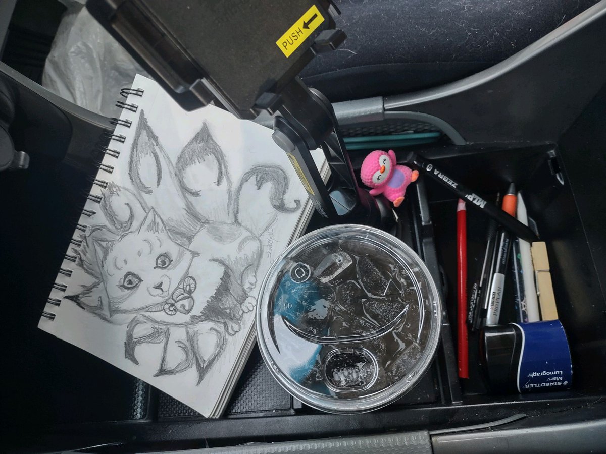 shadoekatt's tweet photo. Embracing the chaos of creativity! 🎨✨ Preparing for another day of work with my art supplies in tow. Can't resist bringing a little artistic magic wherever I go! 🚗💫 #ArtisticChaos #CreativityEverywhere #PreWorkVibes https://t.co/W66WKvBi8r