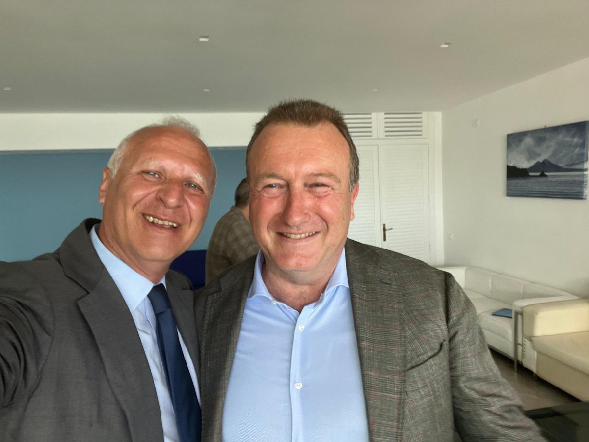 de_condo's tweet photo. Ringrazio tutti i soci della neo costituita #RACES_RE SpA in particolar modo il Prof. Alessandro Sacchi e il Dr. Sergio Bracale. #societa' trasversale di #servizi #immobiliari #integrati... #admaiora https://t.co/CWR9CzzVJM