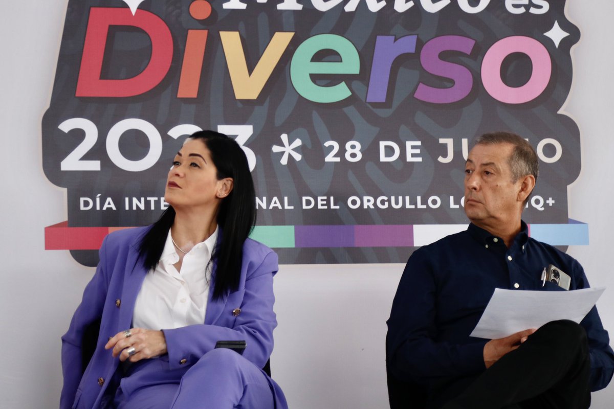 ISSSTE_mx's tweet photo. Con alegría, emoción, colores y diversidad, el DG, @drpedrozenteno, encabezó la celebración del Día Internacional del #Orgullo2023 en el #Issste. Reafirmó el compromiso del instituto de velar por la seguridad e integridad de cada persona, sin importar género y orientación sexual. https://t.co/NgLwQFRqqH
