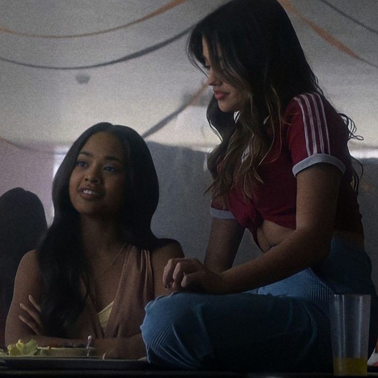 olivarthinker's tweet photo. there’s no heterosexual explanation for this https://t.co/ULqf4dZRs0