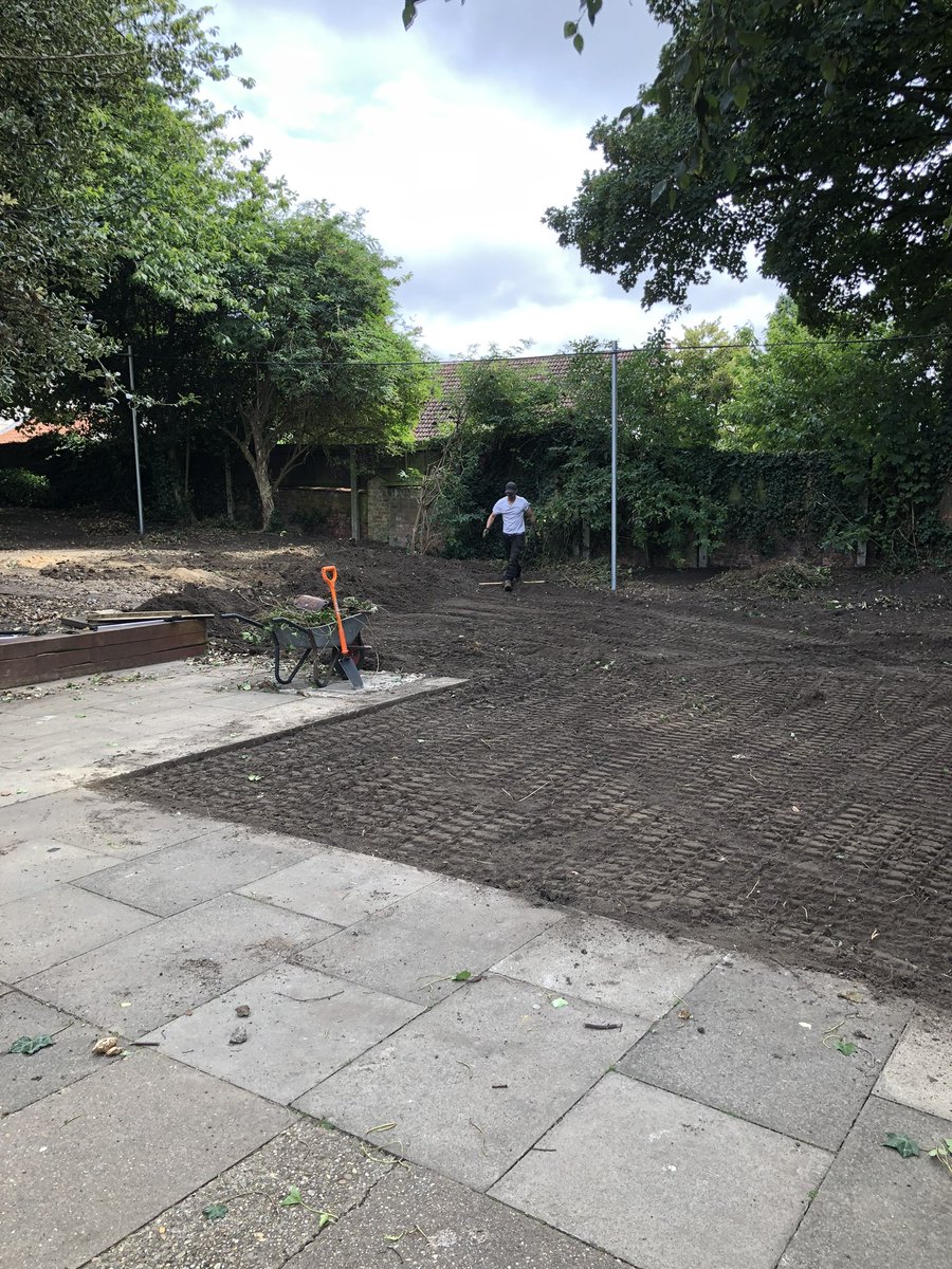PlanetSaveUK's tweet photo. Did you know we also carry out landscaping works? Here is an unused bit of land we are turning into a woodchip area for a local school. 1/2

#planting #reducereuserecycle #fencing #britishlandscape #landscaping #sustainablebusiness #carbonneutral #renewables #ecology  #planttrees https://t.co/nmlgirHRCi