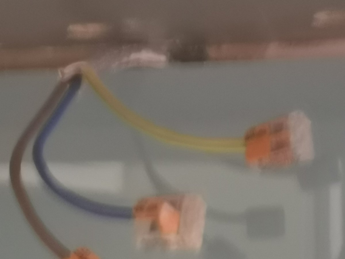 mariesampays's tweet photo. #BBCWatchdog re @Wickes, my mum has had the same awful experience. Sold a worry free end to end service and don't care when money paid. No proactive internal comms. Should invest in raising their fitters standards, rather than set up a new customer service team! https://t.co/5X0PPNHP3N