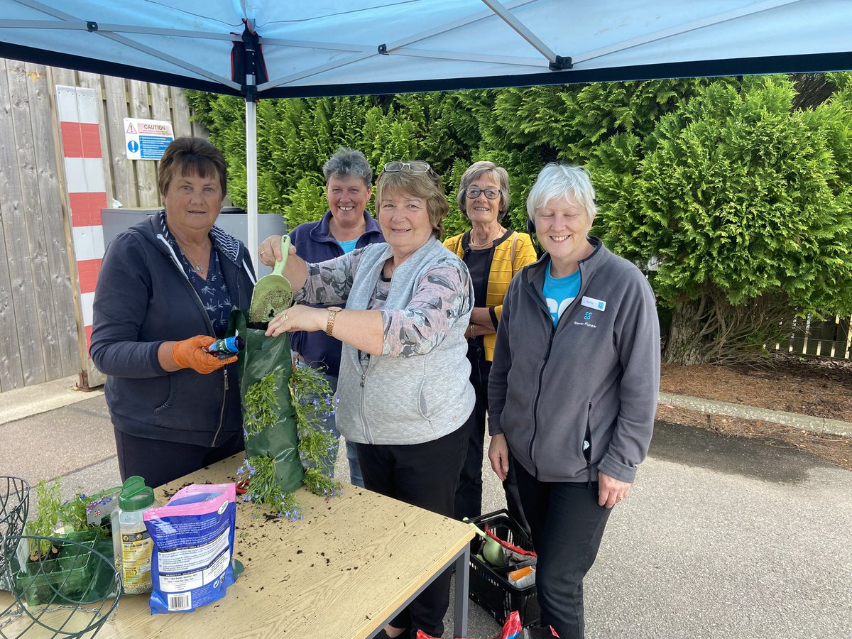 coop_kathy's tweet photo. Fabulous day with Laurencekirk Hanging Baskets Group doing a demo on .”how to” build your own. Great fun connecting with the community. @CindyMo34072747  @Tom_MPM  @patterson_ivor  @Mike_Th88 https://t.co/dGmzXOnKAt