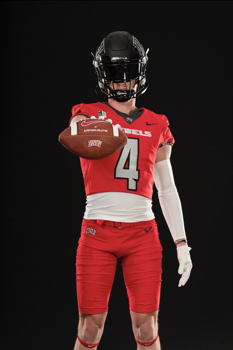 maxwilson88's tweet photo. I had an amazing time at  @unlvfootball 🔴⚪️

@Damon_Magazu @bradodom @vfbcoach @CoachCookseyNHS @Joe_Dickinson @dalex3333 https://t.co/aCDrVw58MJ