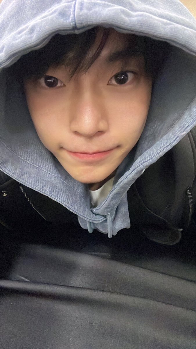 spaceadvntures's tweet photo. @AmazingPhil i have strong reason to believe you would love doyoung (from nct) https://t.co/qtdulYFjCj