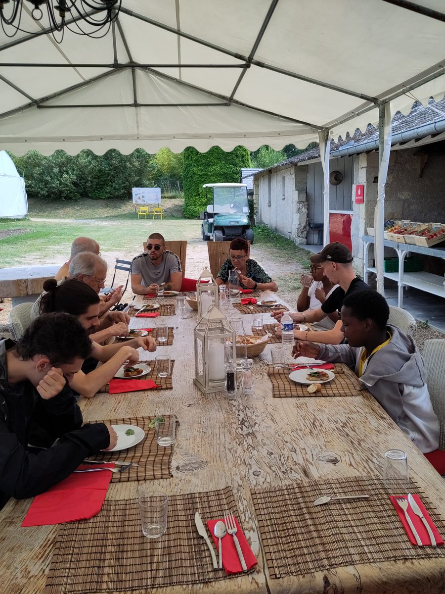 3ème événement dans le cadre du partenariat # Harmonie Mutuelle Territoire Touraine et l'association # DayTourSport 
" Initiation aux gestes qui sauvent "
Une journée riche en échange et en partage dans un cadre magnifique, le Château de la Bourdaisiere