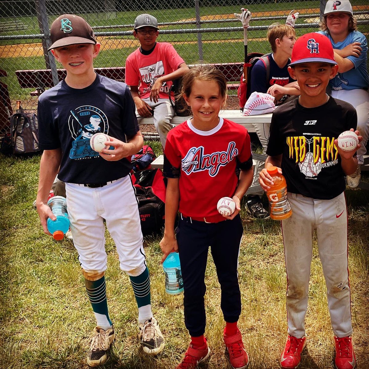 RVBaseball_'s tweet photo. ⚾️RV Baseball Camp⚾️
Day 3️⃣
Today doesn’t happen w/out our grounds crew’s support! 

Defense day: rundowns, relays, popups, quick 👋, and individual fundamentals

Congrats to our 3 Defenders of the Day!⚾️🔱👹
1. Evan Vallee
2. Brooklyn Vigliotti
3. Chase Horton

#FutureRedDevils https://t.co/tJl3cGPcxP