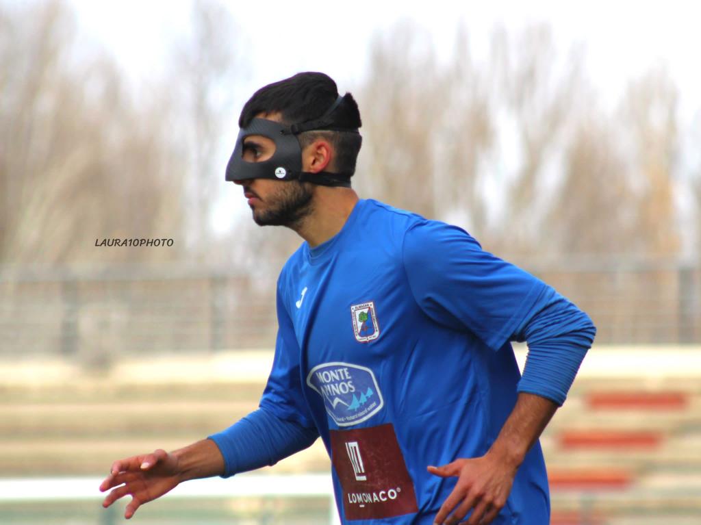 SDAlmazanoficia's tweet photo. 🚨 RENOVACIÓN 🚨

Nuestro hombre máscara estará un año más con nosotros @Inigomiranda1 

Llegó siendo un niño y se ha convertido en un lateral fundamental para el equipo. 

💙🤍Vamos SD💙🤍 https://t.co/x4dSgz62cT