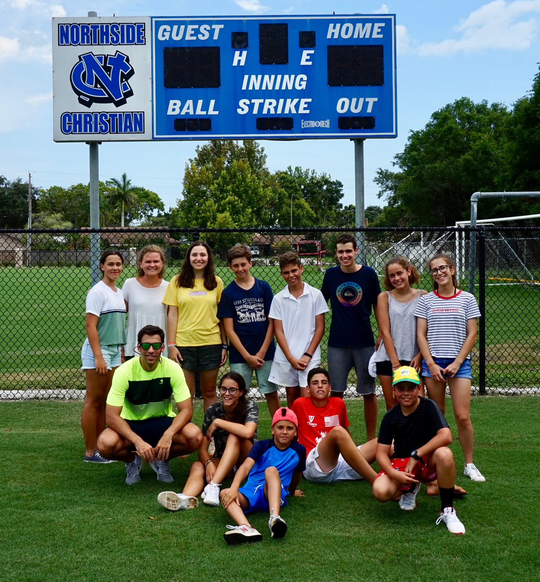 allamerican_edu's tweet photo. 🚨 SUMMER CAMP 🚨
Vuelve nuestro #summercamp en #florida🌅 
✅ Tenis / Golf
✅ Alojamiento en familias
✅ Clases de inglés 
✅ Visitas a Universidades
✅ Torneos y competiciones
✅ Ocio: Parque de atracciones, playa, lasertag…. 

¿Os animáis?

#campamentodeverano #tenis #golf https://t.co/I6cRZWdiFI