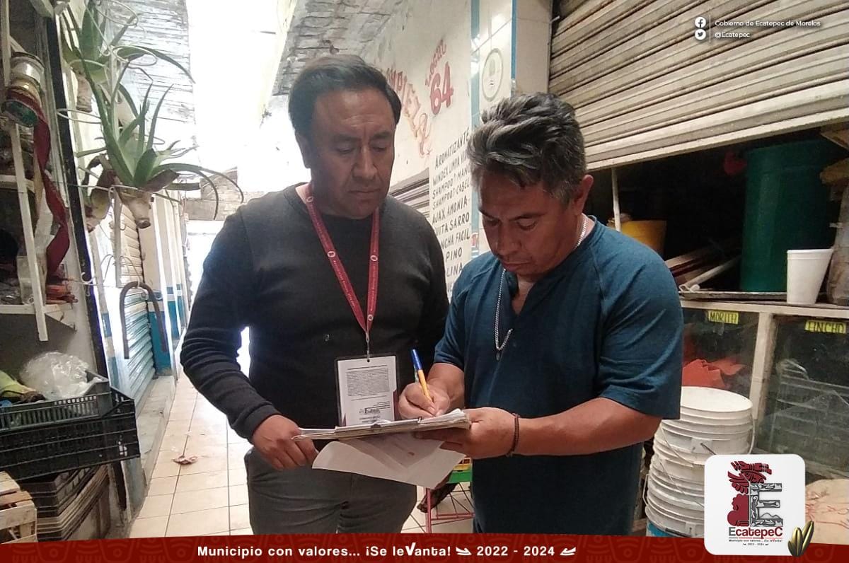 Hoy visitamos el Mercado Público Municipal "Melchor Múzquiz", para atender las dudas e inquietudes de los locatarios, listos para llegar a acuerdos que nos permitan regular la actividad comercial dentro de estos espacios.

#MuncipioConValores ✌