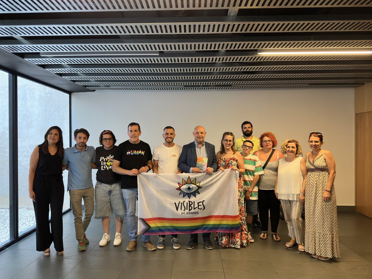 pacorodriguezdh's tweet photo. El #DiadelOrgullo es una fecha de:

Celebración por el camino recorrido en la igualdad de derechos.

Reivindicación de la necesidad de avanzar en una sociedad más justa y respetuosa.

Visibilización de la diversidad.

Gracias @visibles2h por vuestra valiosa labor ¡Feliz Orgullo! https://t.co/pILrVh6US3
