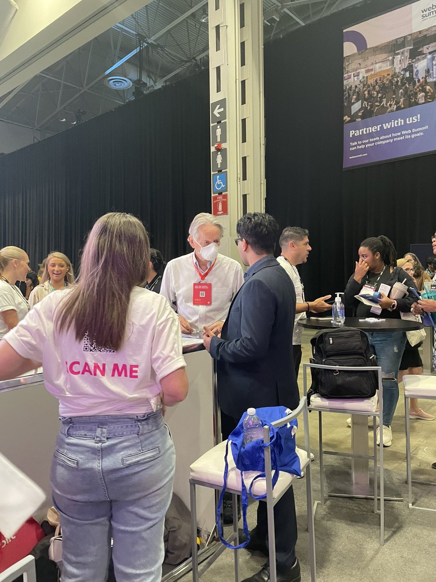 VectorInst's tweet photo. Collision Day 2 is popping💥

Vector’s Chief Scientific Advisor @geoffreyhinton even stopped for a little hello.

We’re looking forward to his talk later today on the Centre Stage. 

If you want to know how you can use AI within your organization, stop by 👋 https://t.co/MnU0UVOkOE