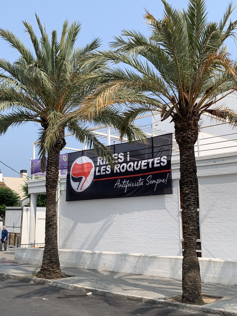 JordiEroles's tweet image. La colla dels veterans dels Bastoners de Ribes durant la cercavila de vigília de la #FestaMajor de Sant Pere. I a #Ribes, som #antifeixistes 👊