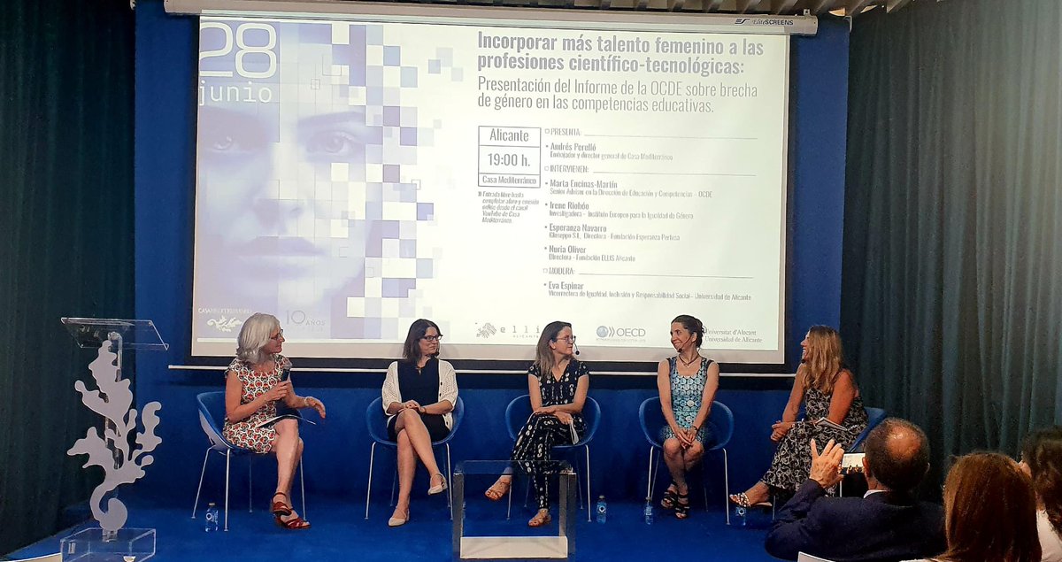 csmediterraneo's tweet photo. Contamos en
@csmediterraneo con @MartaEncinasM de la @OECDEduSkills , @nuriaoliver de @ELLISAlicante , @EspeRRHH  de @EP_Fundacion e # Irene Rioboo de #EIGE en la presentación del
Informe de la OCDE sobre brecha de género en las competencias educativas https://t.co/76SjAX8TlI